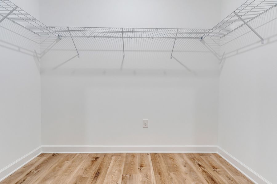 Spacious, unfurnished interior of a new home in Oak Hollow, Crestview (Image 18).