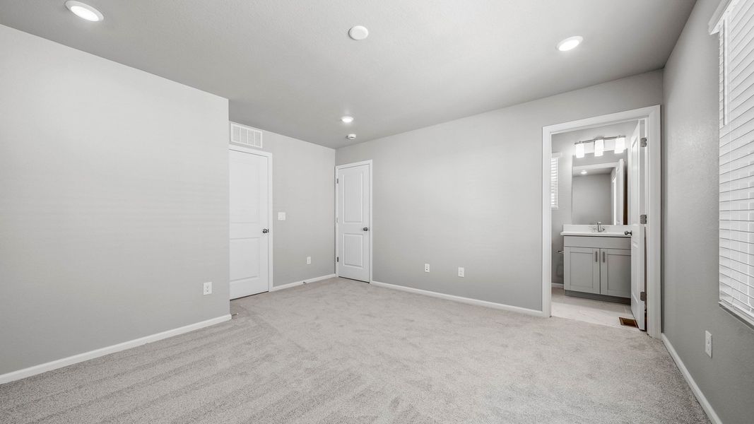 Spacious, unfurnished interior of a new home in Thompson River Ranch, Johnstown (Image 19). Spacious, unfurnished interior of a new home in Thompson River Ranch, Johnstown (Image 19).