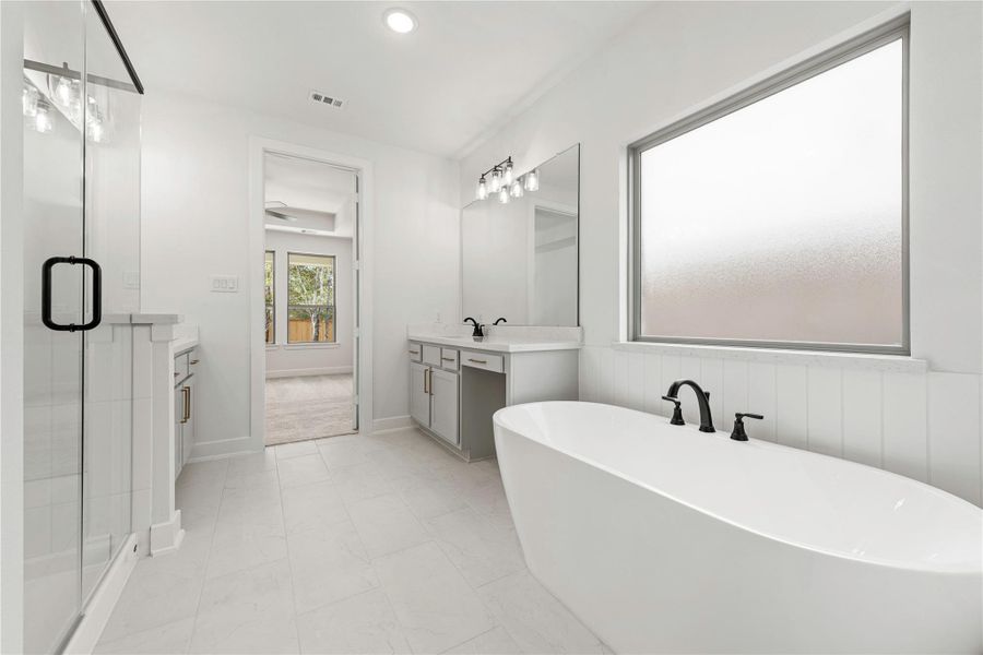 Furnished interior view inside a new home in Kresston - 40', Montgomery (Image 8).