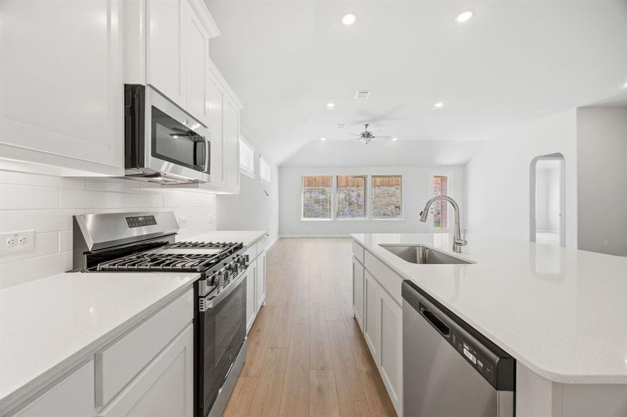 Furnished interior view inside a new home in Tinsley Meadows, Van Alstyne (Image 8). Furnished interior view inside a new home in Tinsley Meadows, Van Alstyne (Image 8).