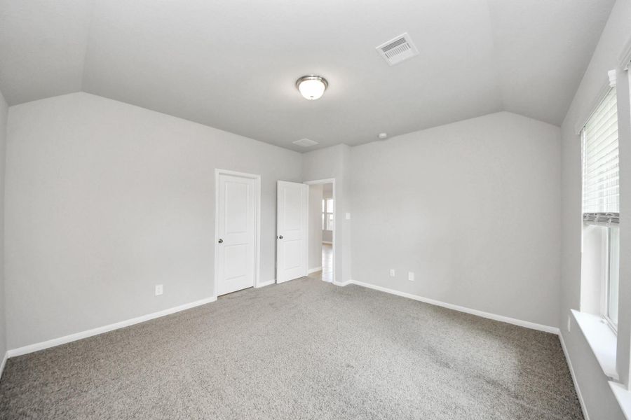 Spacious, unfurnished interior of a new home in Montgomery Ridge: Landmark Collection, Montgomery (Image 36).