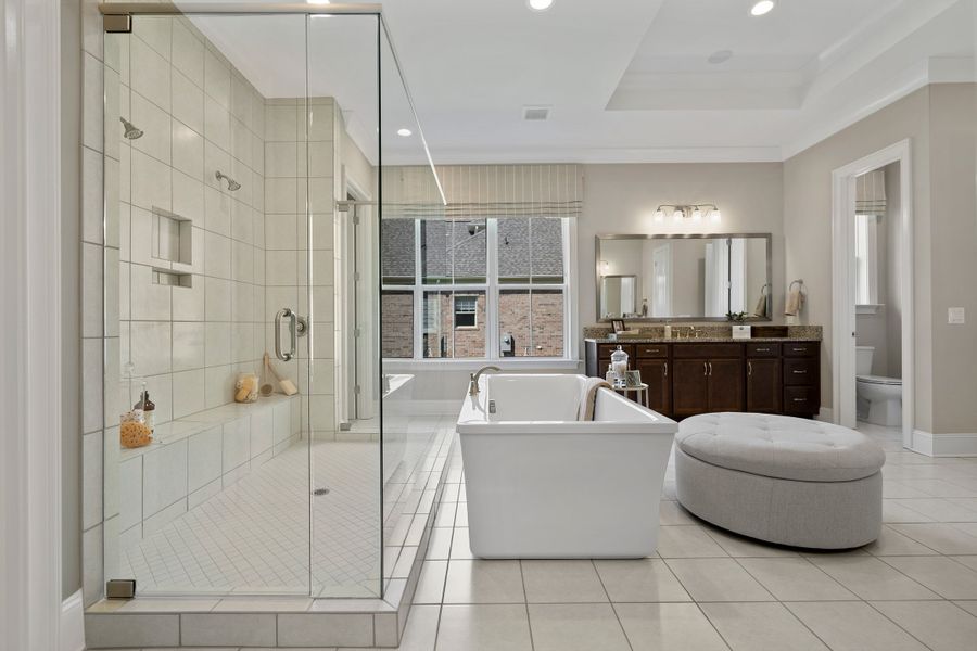 Laurel Primary Bathroom