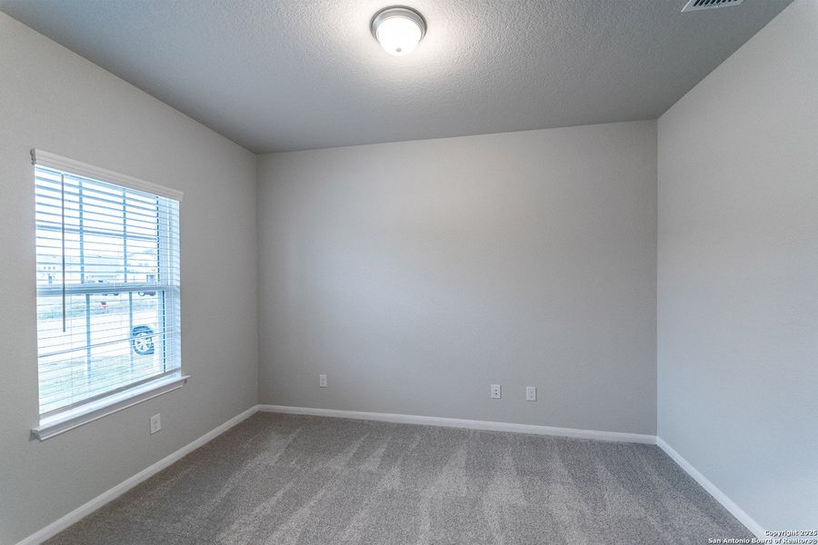 Spacious, unfurnished interior of a new home in Cloud Country, New Braunfels (Image 10).