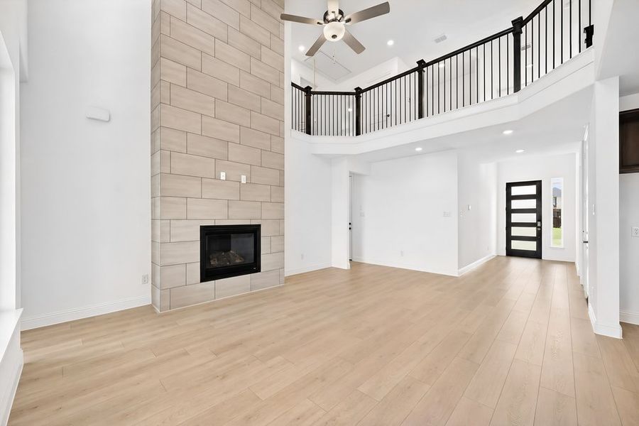 Spacious, unfurnished interior of a new home in South Oak, Oak Point (Image 15). Spacious, unfurnished interior of a new home in South Oak, Oak Point (Image 15).