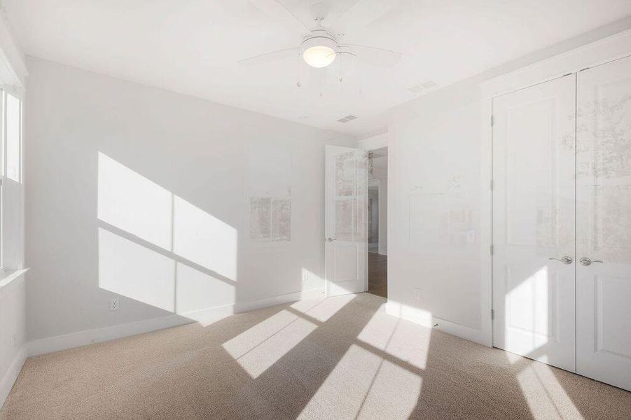 Spacious, unfurnished interior of a new home in Kings River Preserve, Hollywood (Image 39).