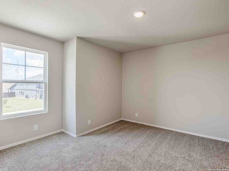 Spacious, unfurnished interior of a new home in Hannah Heights, Seguin (Image 38).