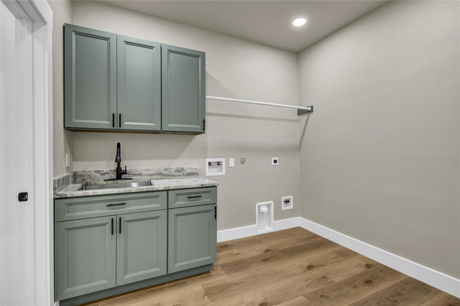 Furnished interior view inside a new home in , Angleton (Image 9).
