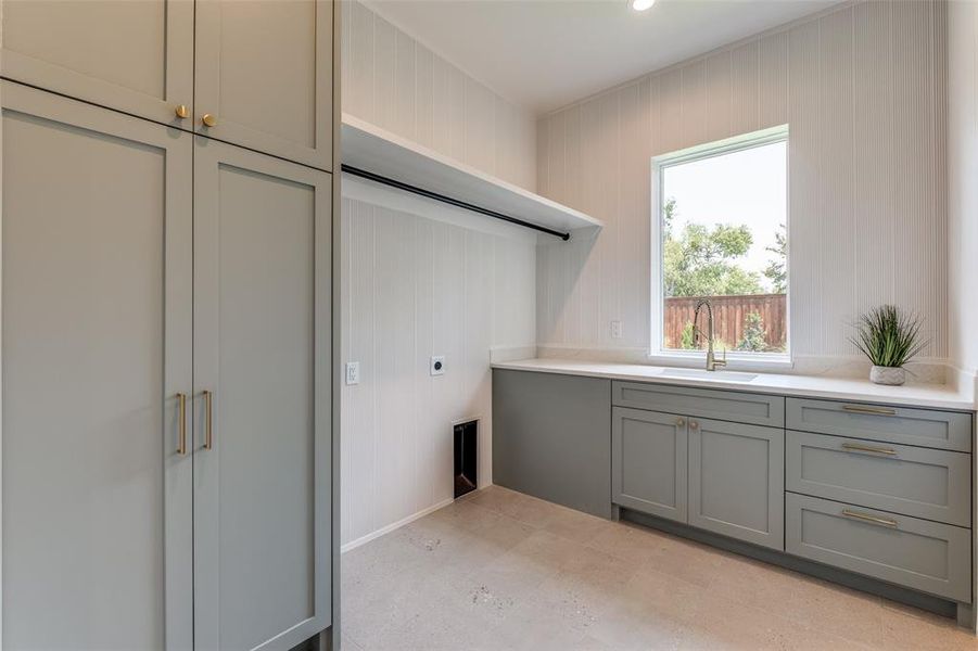 Furnished interior view inside a new home in , Dallas (Image 32).