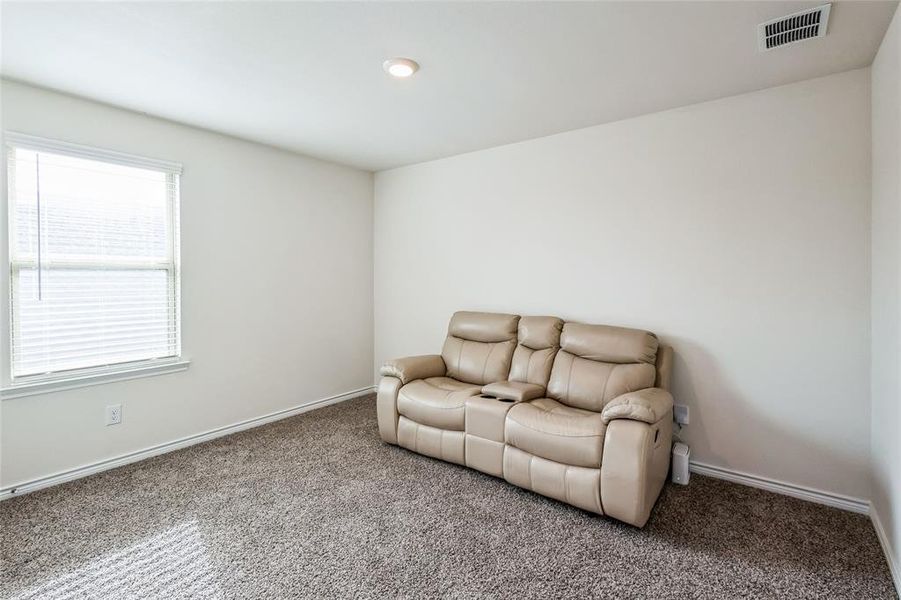 Sitting room with carpet floors, visible vents, and baseboards