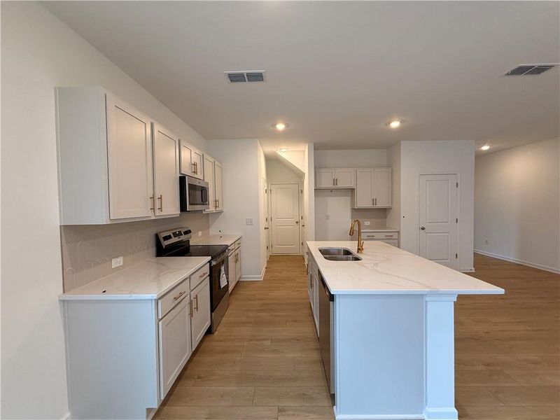 Furnished interior view inside a new home in Leydenview, Mableton (Image 33). Furnished interior view inside a new home in Leydenview, Mableton (Image 33).