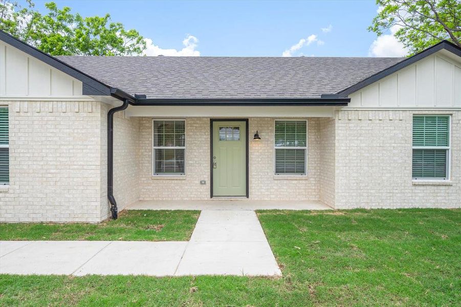 Exterior details and patio area of a home in , Wills Point (Image 16).