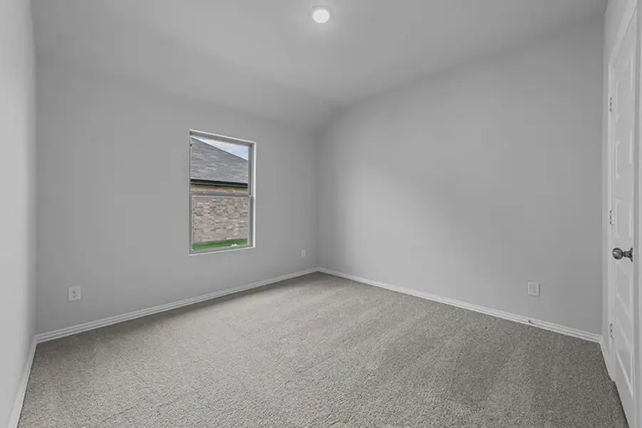 Spacious, unfurnished interior of a new home in Rolling Ridge, Van Alstyne (Image 15).