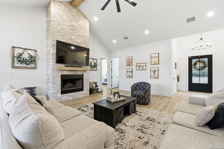 Furnished interior view inside a new home in , Bandera (Image 46).