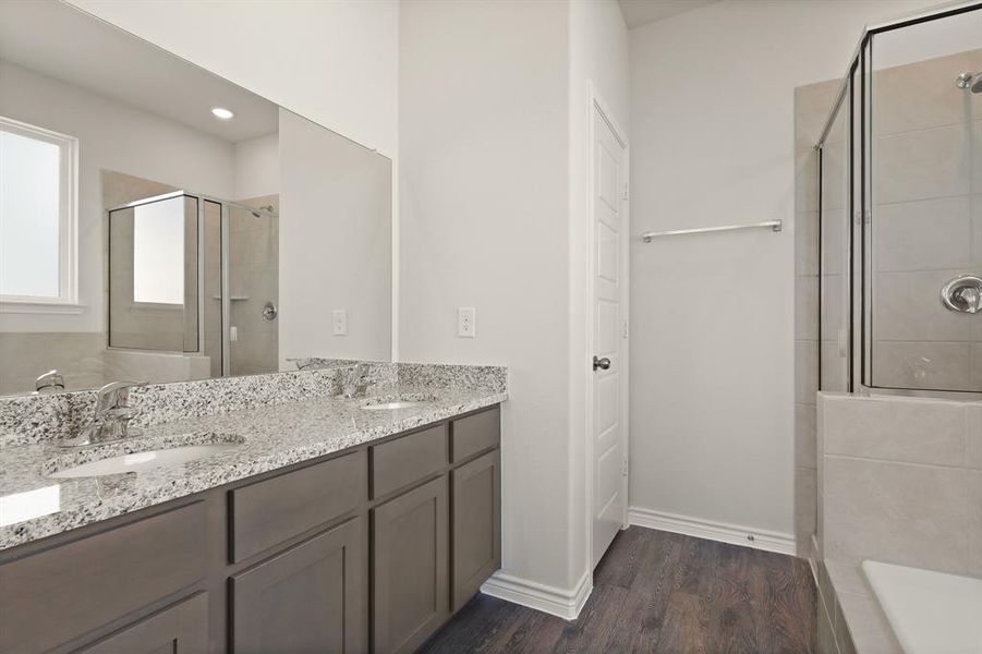 Furnished interior view inside a new home in Deer Creek, Fort Worth (Image 15).