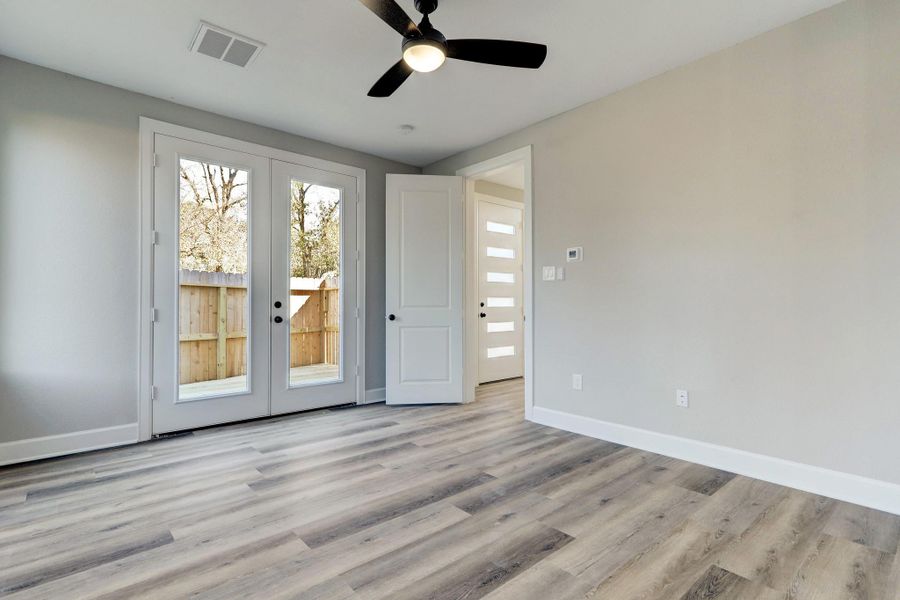 Spacious, unfurnished interior of a new home in , Houston (Image 35).