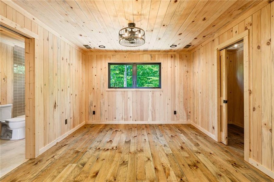 Spacious, unfurnished interior of a new home in , Ellijay (Image 22).