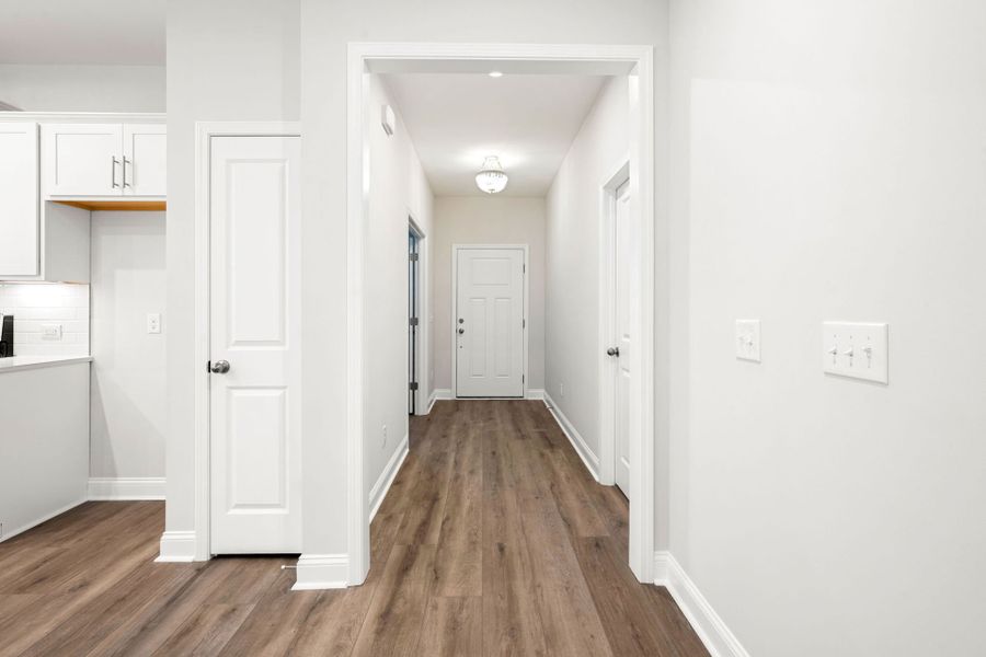 Spacious, unfurnished interior of a new home in Waterways, Richmond Hill (Image 17).