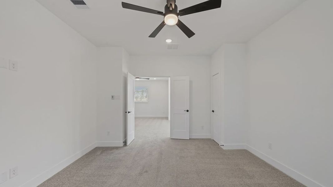 Representative unfurnished interior of a home built from the Waterloo by Chesmar Homes in Attwater 65's, Waller (Image 35).