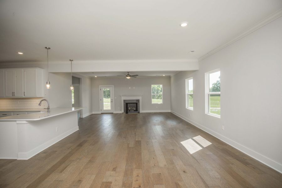 *Photo of example home. Selections and Finishes May Vary.* *Photo of example home. Selections and Finishes May Vary.*