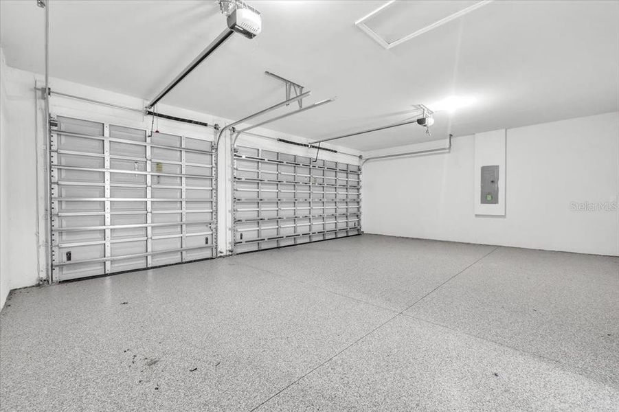 Spacious, unfurnished interior of a new home in , Cape Coral (Image 28).