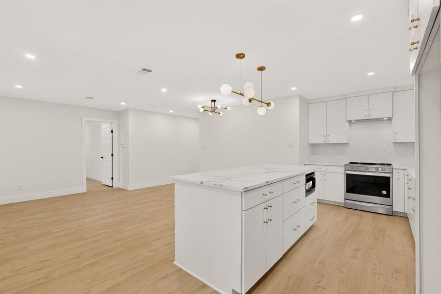 Spacious, unfurnished interior of a new home in , White Settlement (Image 19).