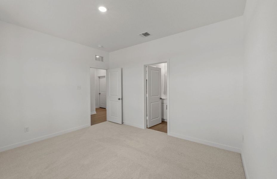 Spacious, unfurnished interior of a new home in County View, Temple (Image 29).