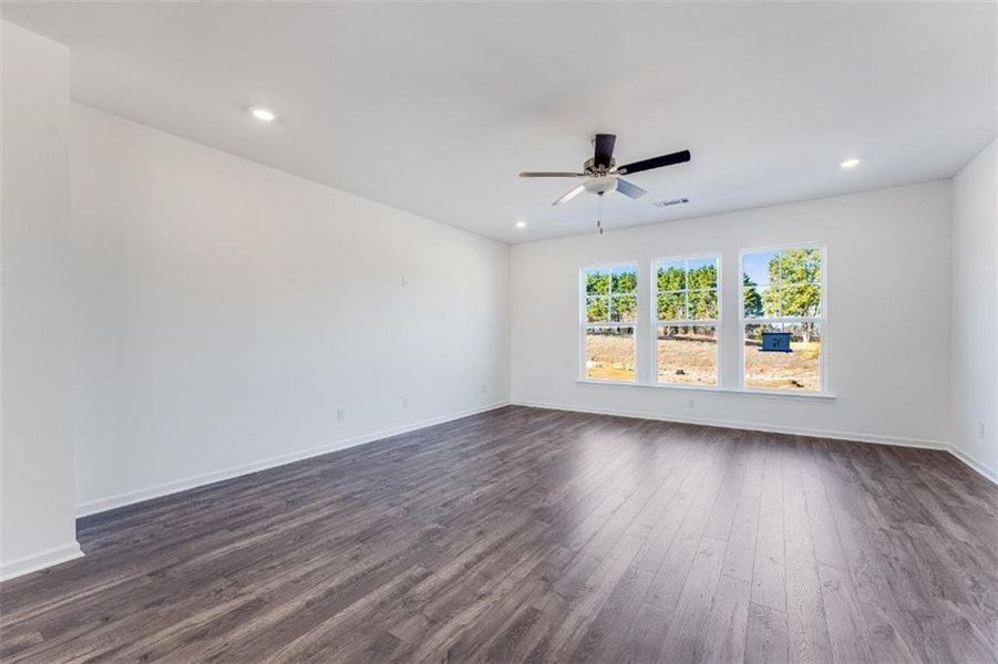 Spacious, unfurnished interior of a new home in Auburn Glen, Dacula (Image 11).