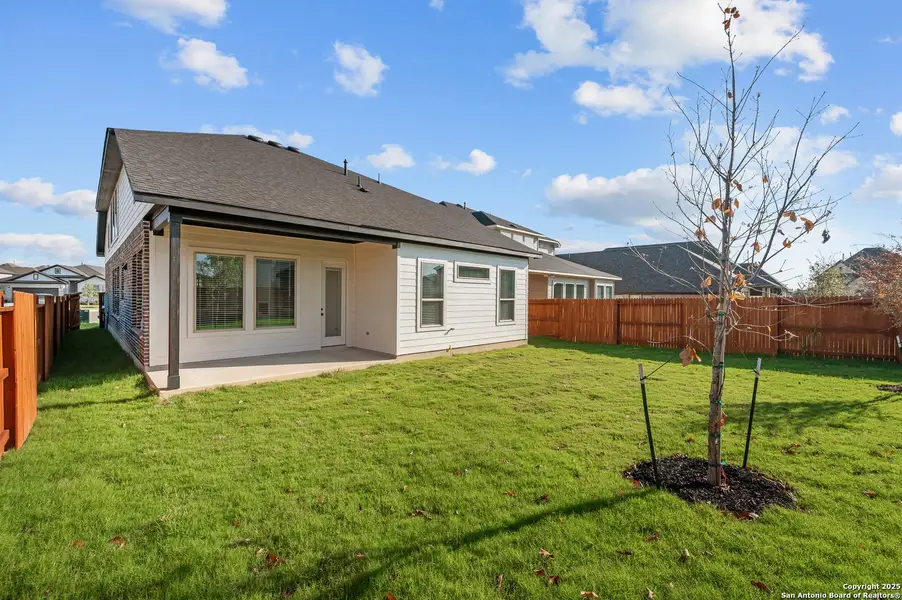 Exterior details and patio area of a home in Stillwater Ranch, San Antonio (Image 4).