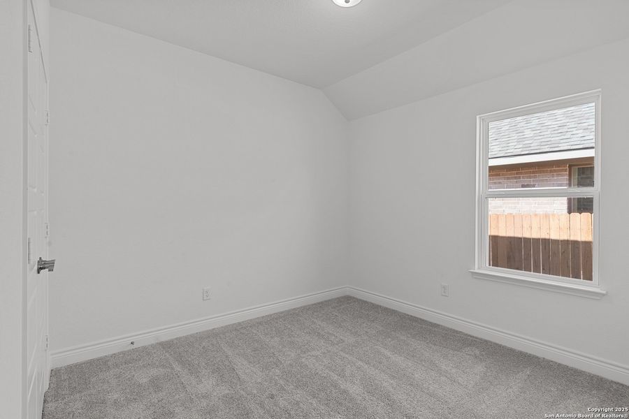 Spacious, unfurnished interior of a new home in Bison Ridge, San Antonio (Image 15).