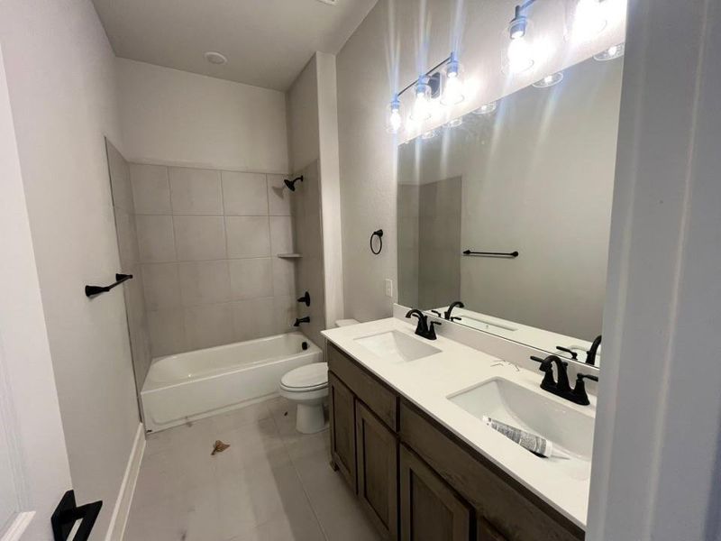 Furnished interior view inside a new home in Eagle Ridge Estates, Weatherford (Image 7).