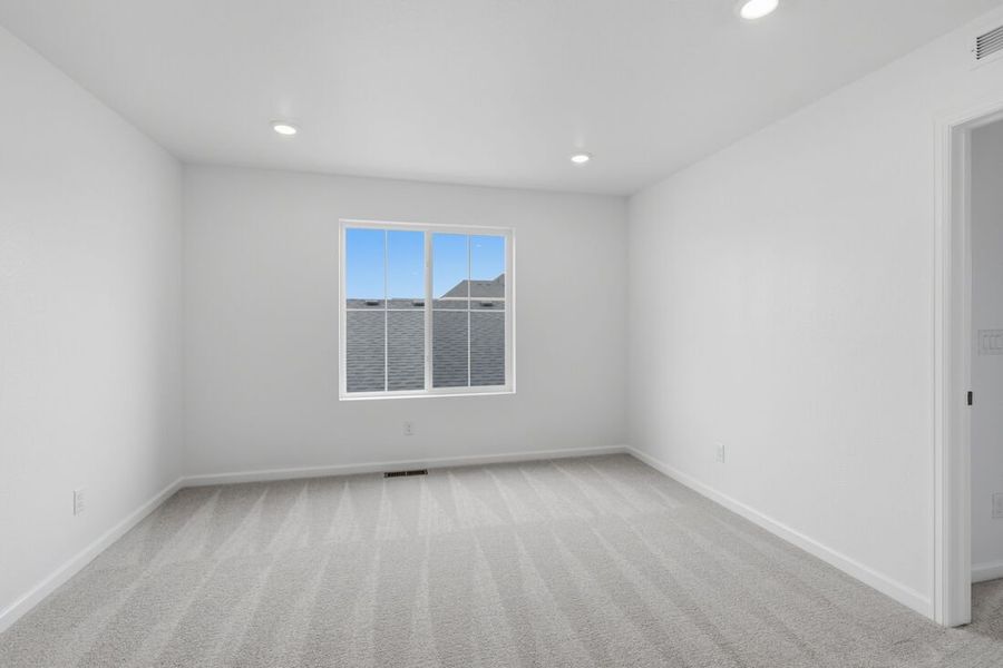 Spacious, unfurnished interior of a new home in Sterling Ranch Ascent Village, Littleton (Image 15).
