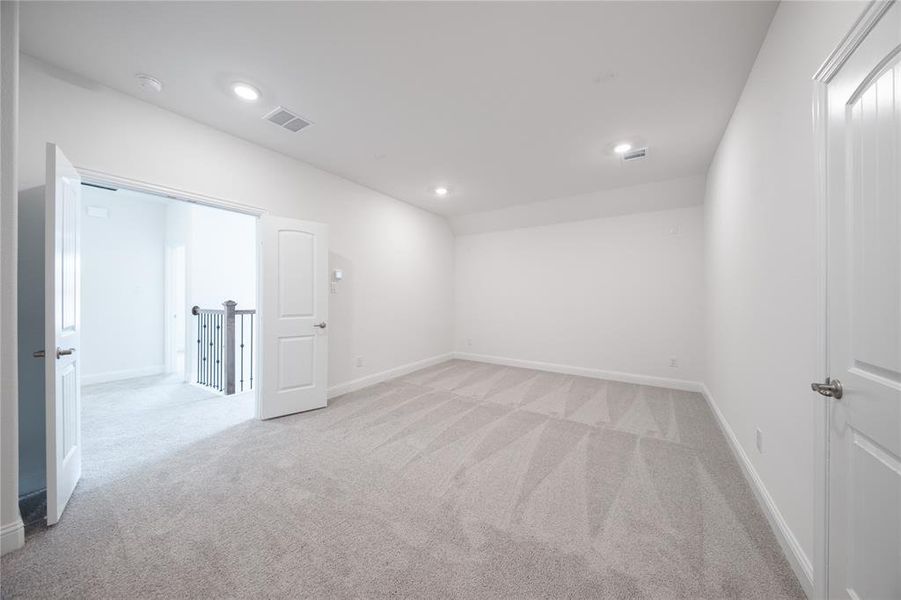 Spacious, unfurnished interior of a new home in Valencia on the Lake: Valencia 50s, Little Elm (Image 27). Spacious, unfurnished interior of a new home in Valencia on the Lake: Valencia 50s, Little Elm (Image 27).