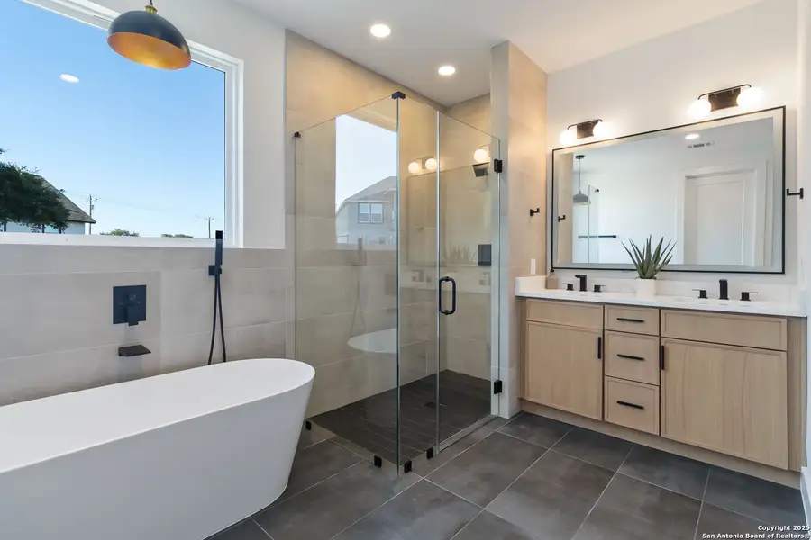 Furnished interior view inside a new home in , Blanco (Image 10).