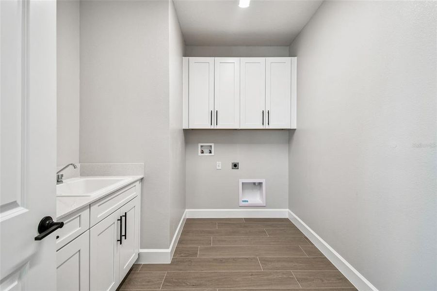 Spacious, unfurnished interior of a new home in Solace at Corner Lake, Orlando (Image 37).