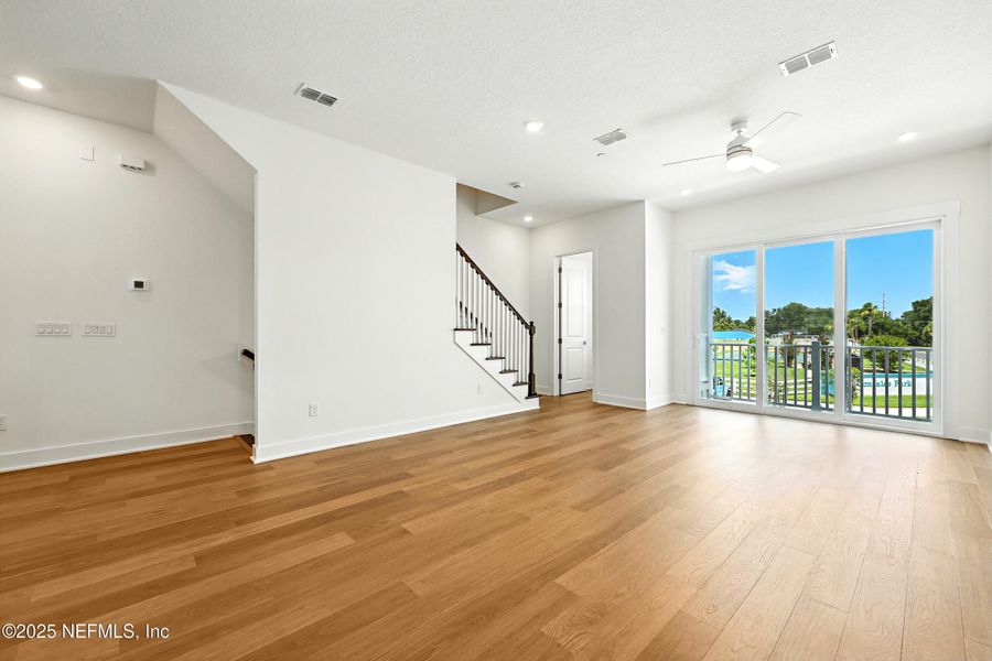 Spacious, unfurnished interior of a new home in , Jacksonville Beach (Image 17).