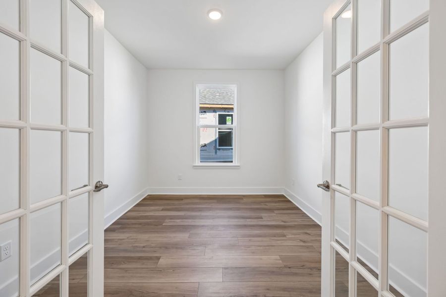 Spacious, unfurnished interior of a new home in Del Webb Barton Village, Lebanon (Image 18).