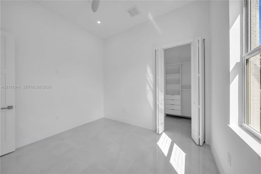 Spacious, unfurnished interior of a new home in , Lehigh Acres (Image 19).