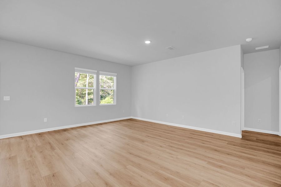 Spacious, unfurnished interior of a new home in Bradford Pointe, Summerville (Image 31).