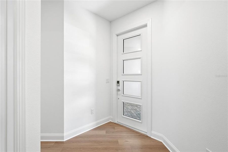 Spacious, unfurnished interior of a new home in , Apollo Beach (Image 15).