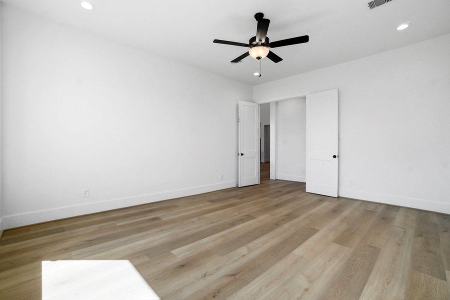 Spacious, unfurnished interior of a new home in Chapel Bend, Montgomery (Image 29).
