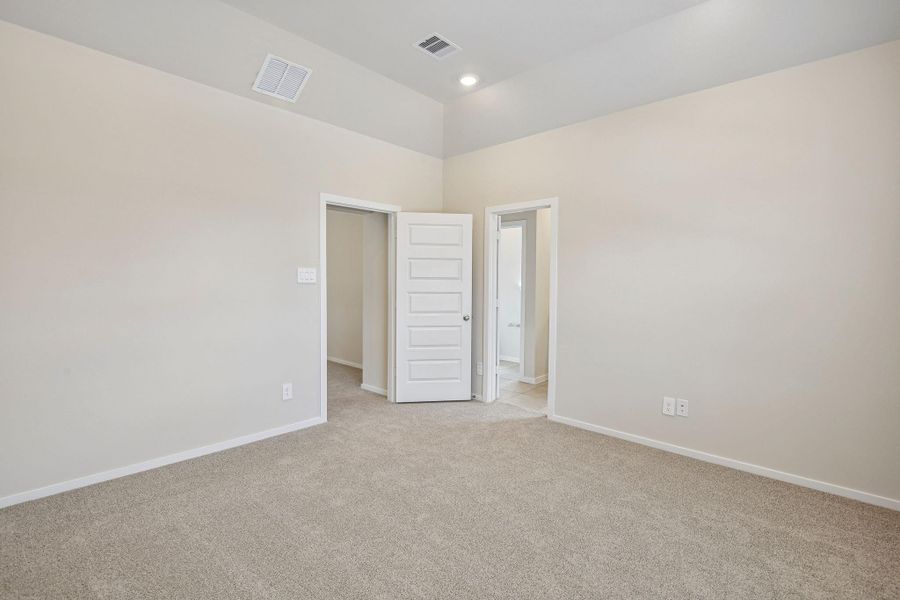 Spacious, unfurnished interior of a new home in Parkway Commons - City Series, Missouri City (Image 21).