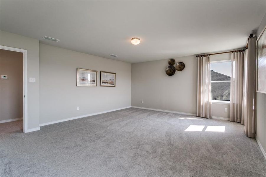 Spacious, unfurnished interior of a new home in The Preserve, Justin (Image 21).