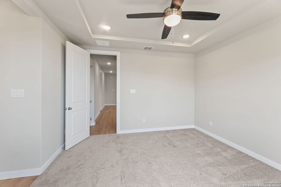 Spacious, unfurnished interior of a new home in Highland Ridge, New Braunfels (Image 23).