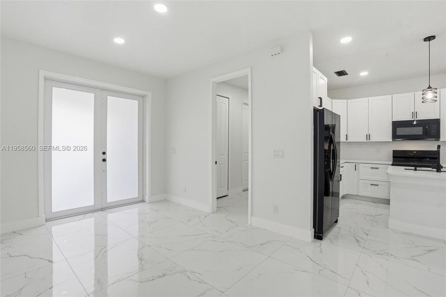 Spacious, unfurnished interior of a new home in , Lehigh Acres (Image 15).