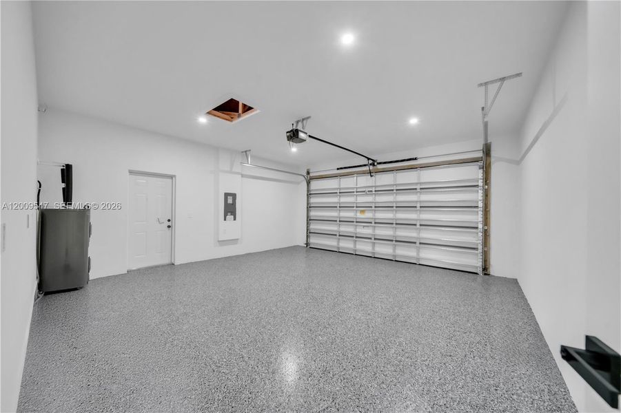 Spacious, unfurnished interior of a new home in , Lehigh Acres (Image 33).