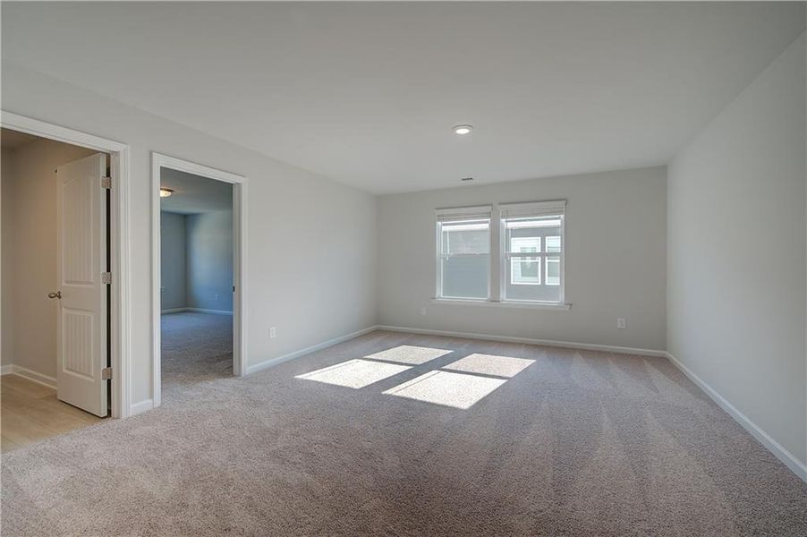 Spacious, unfurnished interior of a new home in Cooper Park, McDonough (Image 8).