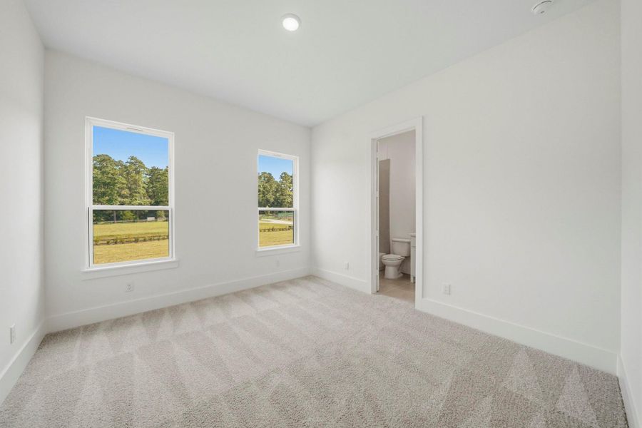 Spacious, unfurnished interior of a new home in Bentwood Farms, Montgomery (Image 37).