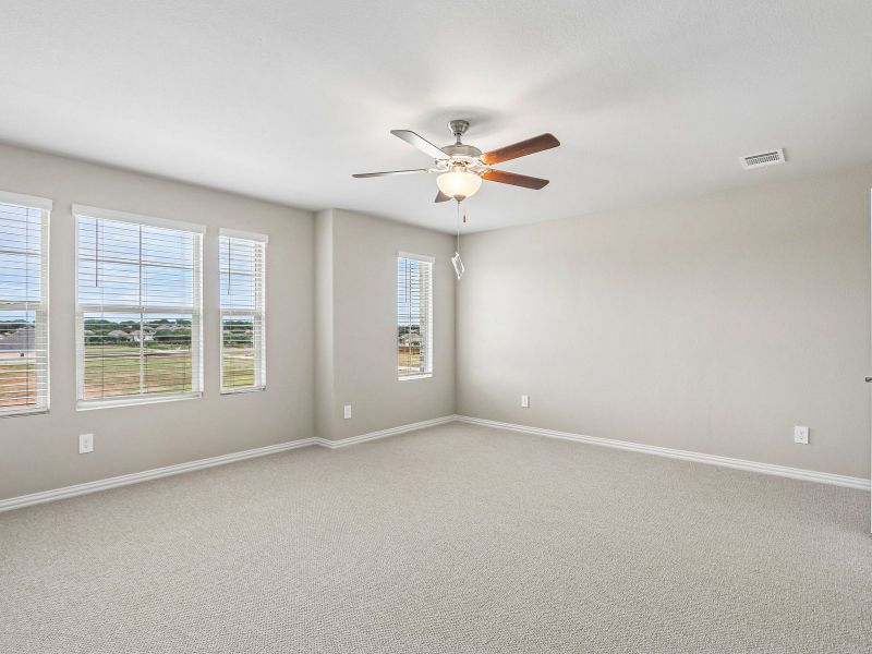 Spacious, unfurnished interior of a new home in Oak Ridge Park, Corinth (Image 16).