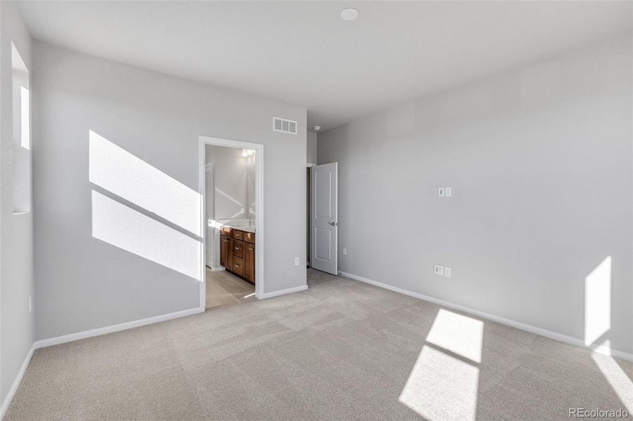 Spacious, unfurnished interior of a new home in The Legacy Collection at Talon Pointe, Thornton (Image 12).