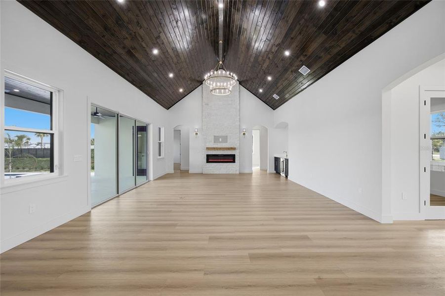 Spacious, unfurnished interior of a new home in , Plant City (Image 64).